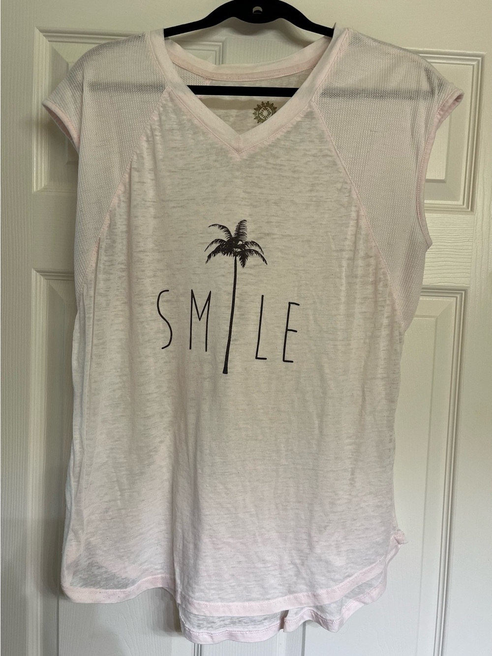 Smile Palm Graphic V-Neck Short Sleeve Tee - Light Pink/White